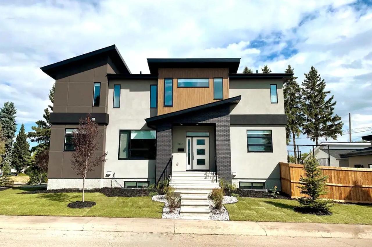 Bright Modern Home - King Bed - Free Parking - Fireplace - Fast Wi-Fi - Free Netflix Edmonton Extérieur photo